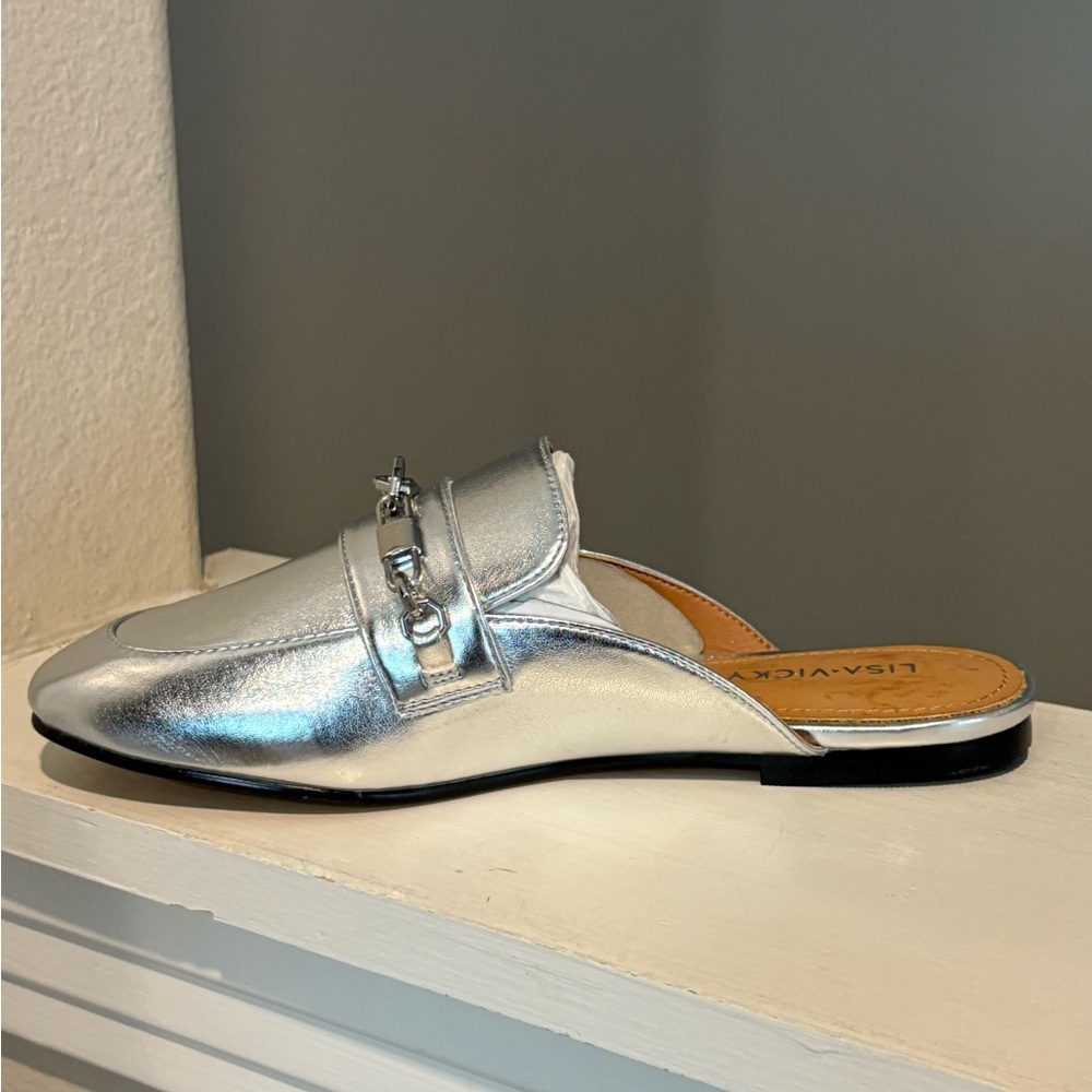 NEW- Lisa Vicky Women’s Size 5M EFFECT-V Silver Metallic Mules Slip On - Picture 3 of 10